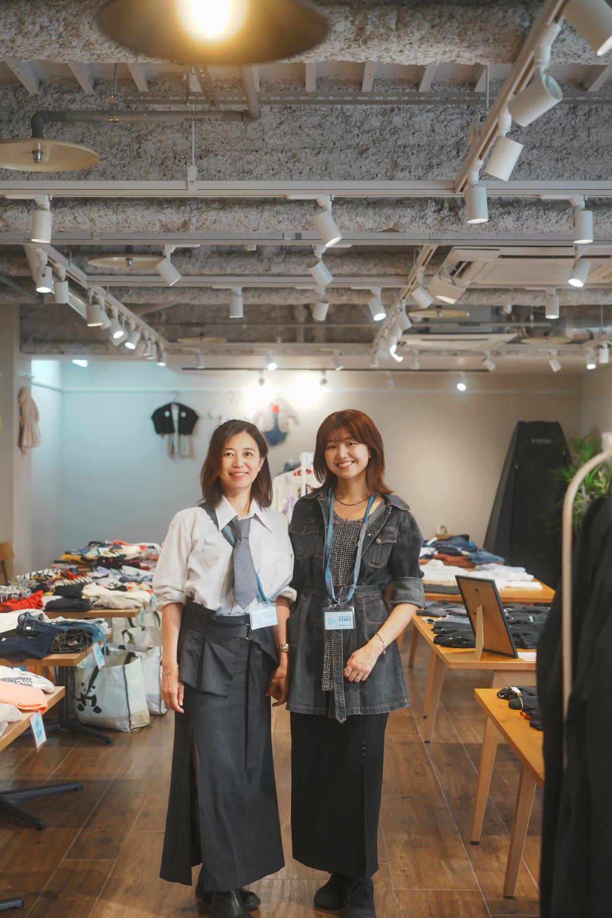 交換会の会場に立つ、REUSE POOLのスタッフ